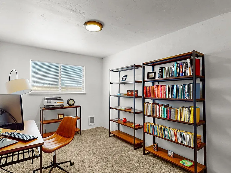 Creekside Apartments — Photo 21