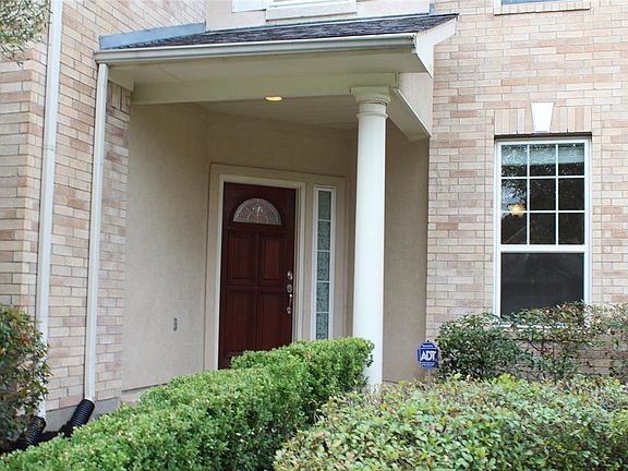 Welcome Home. Nice large front porch with full gutters.