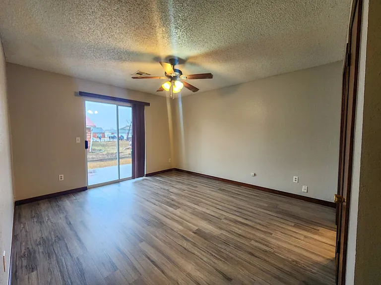 4104 N Market Ave — Photo 18