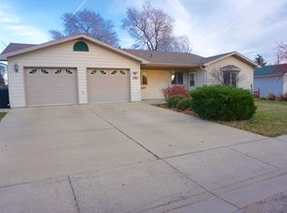 150 5th Ave E, Dickinson, ND 58601
