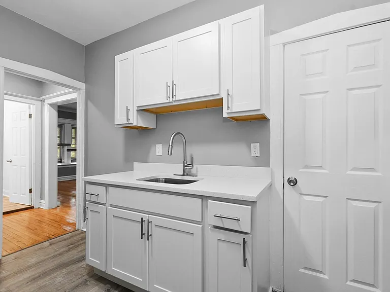 7557-59 S. Calumet Ave. / 348-58 E 76th St. — Photo 6