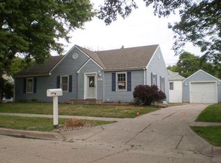 523 Ringland Rd, Hastings, NE 68901