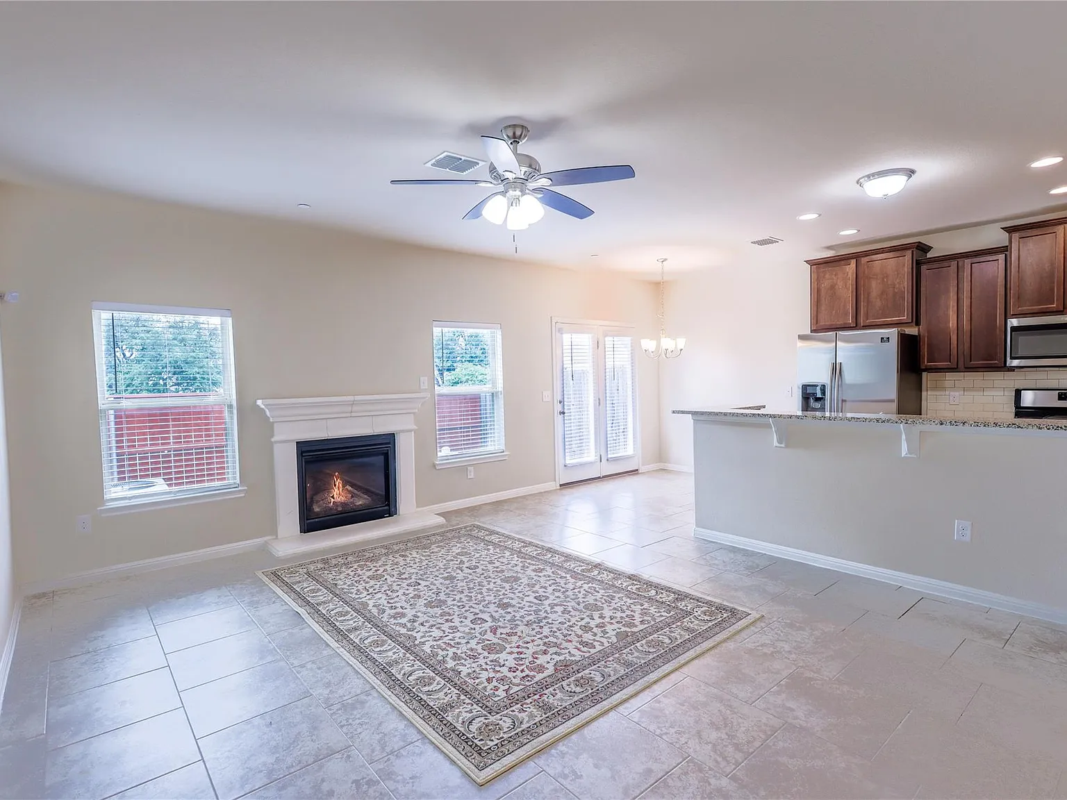 3 bed, 2.5 bath, 1565 sqft, $2,050 — Photo 4