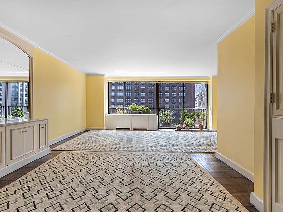 4th image of 203 E 72nd St APT 17C