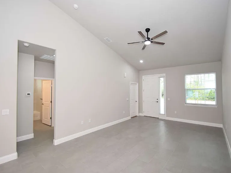 17 Ryapple Ln #B — Photo 3