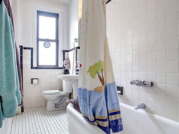 4th image of 158 W 81st St APT 92