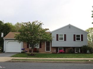 221 Linda Ter, Ephrata, PA 17522