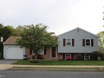 221 Linda Ter, Ephrata, PA, 17522
