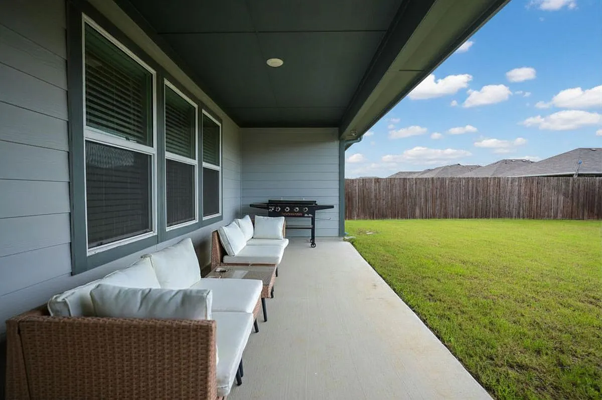 4 bed, 2.0 bath, 2172 sqft, $2,800 — Photo 4