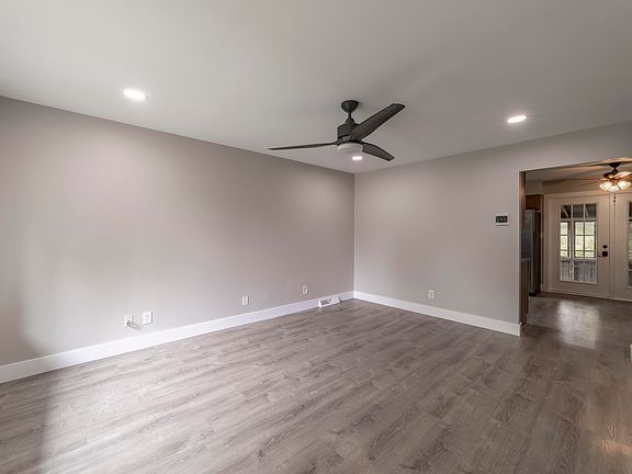 4th image of 340 Golfview Dr