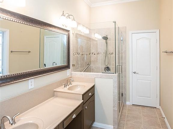 5th image of 742 Yellowstone Dr #742