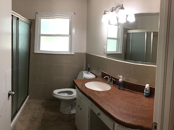 second bathroom between bedrooms