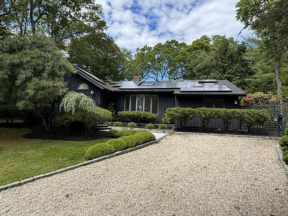 2nd image of 4 Spyglass Ln