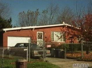 3 Dawn Cres, Central Islip, NY 11722