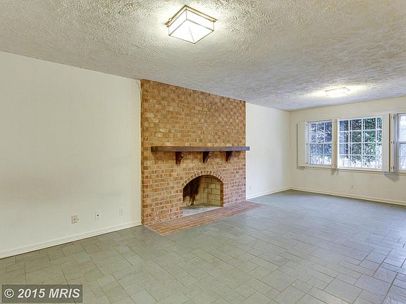 5th image of 824 S George Mason Dr