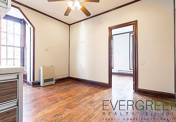 3rd image of 144 Lefferts Pl #2F