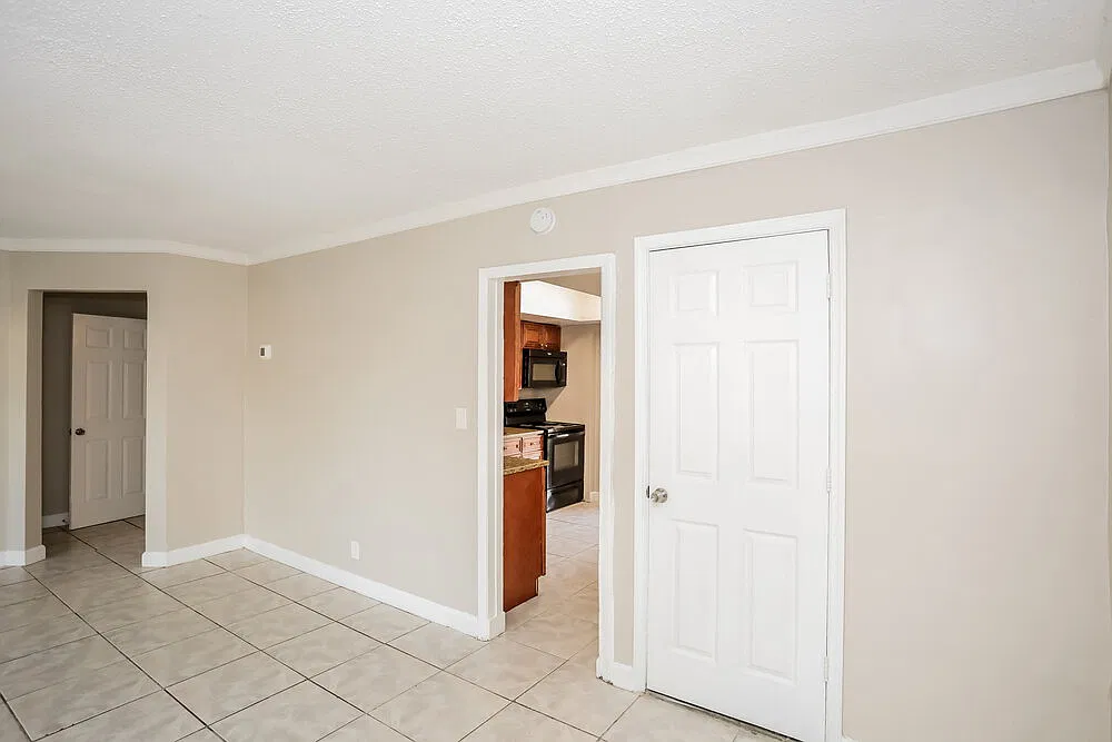 3 bed, 2.0 bath, 1226 sqft, $3,780 — Photo 4