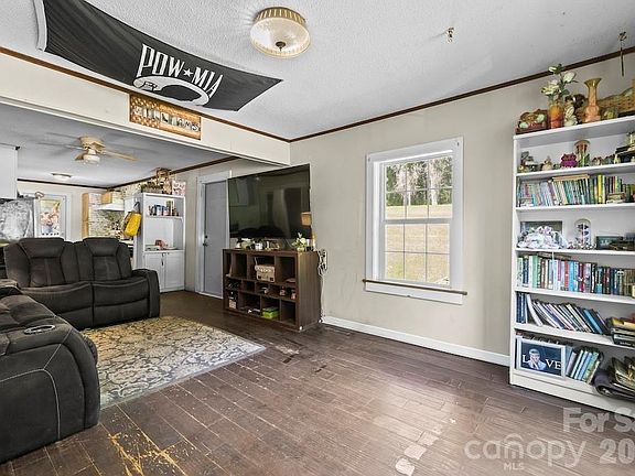 4th image of 6287 Barclay Ln