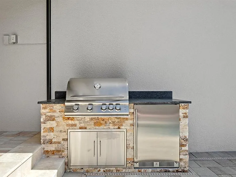2702 W Cass St — Photo 40