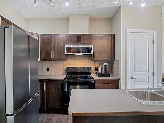 2nd image of 10 Panatella Rd S #306