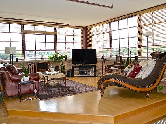 4th image of 215 W Maple St APT 202