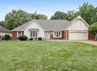 6112 N Mersington Ave, Gladstone, MO 64119