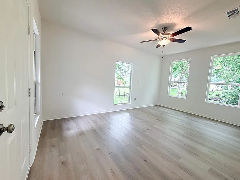 202 N 2nd St — Photo 5