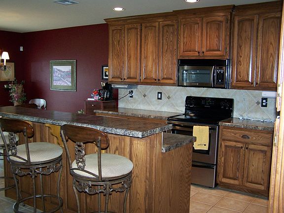 Kitchen with ceramic tile backsplash
