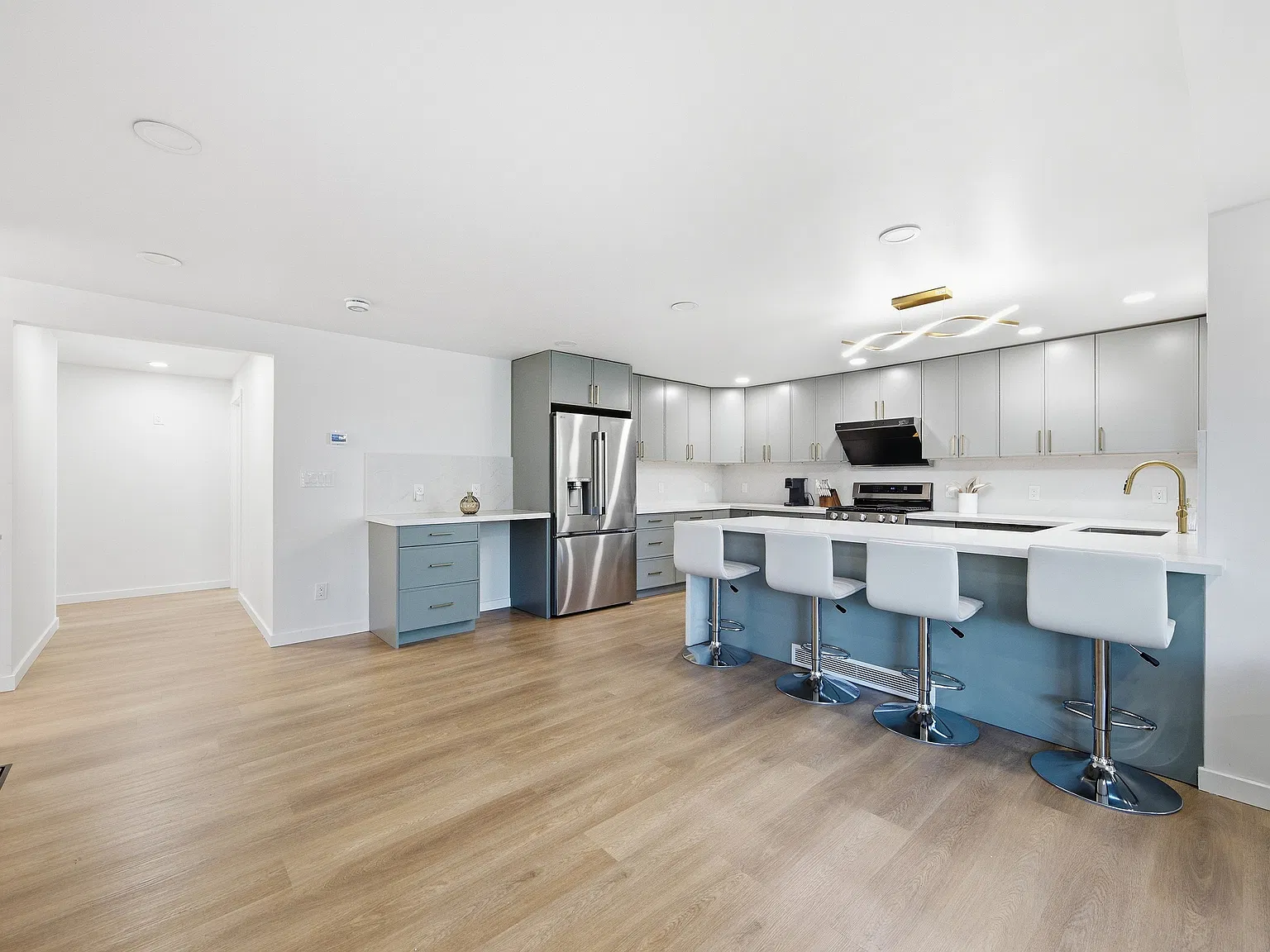 2 bed, 1.5 bath, 1000 sqft, $5,199 — Photo 4