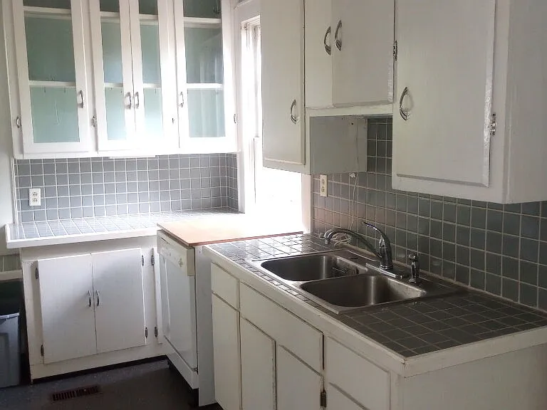422 N Garrett St — Photo 10