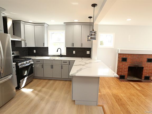 4th image of 149 Brightwood Ave