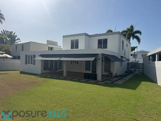 4 bed, 2.5 bath, 2500 sqft, $3,800 — Photo 2