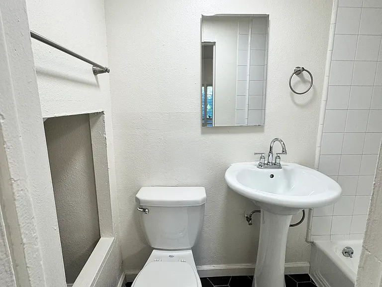934 Arapahoe St #100 — Photo 4