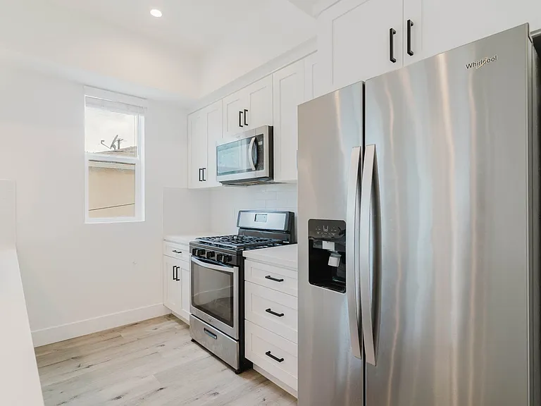 10853 Otsego St — Photo 9