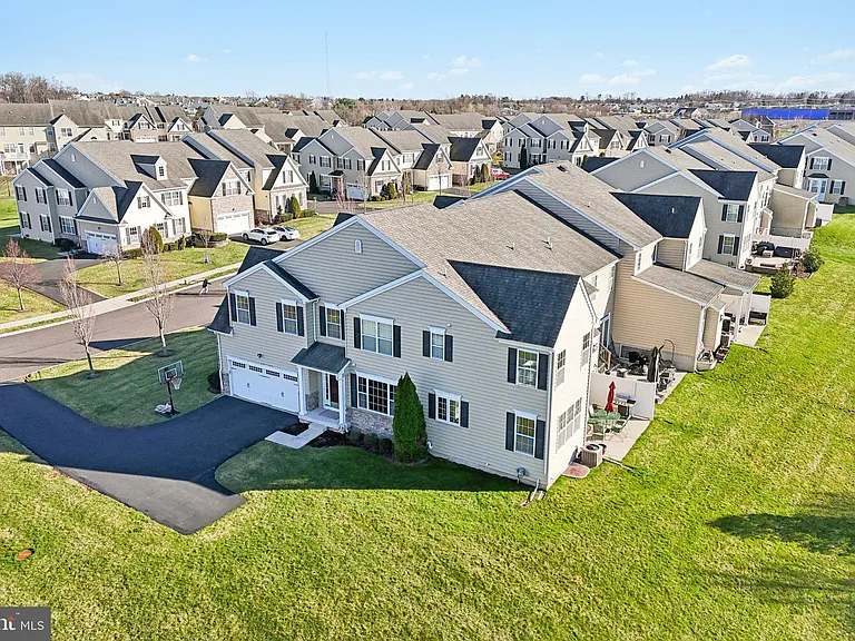 1035 Thorndale Dr — Photo 42