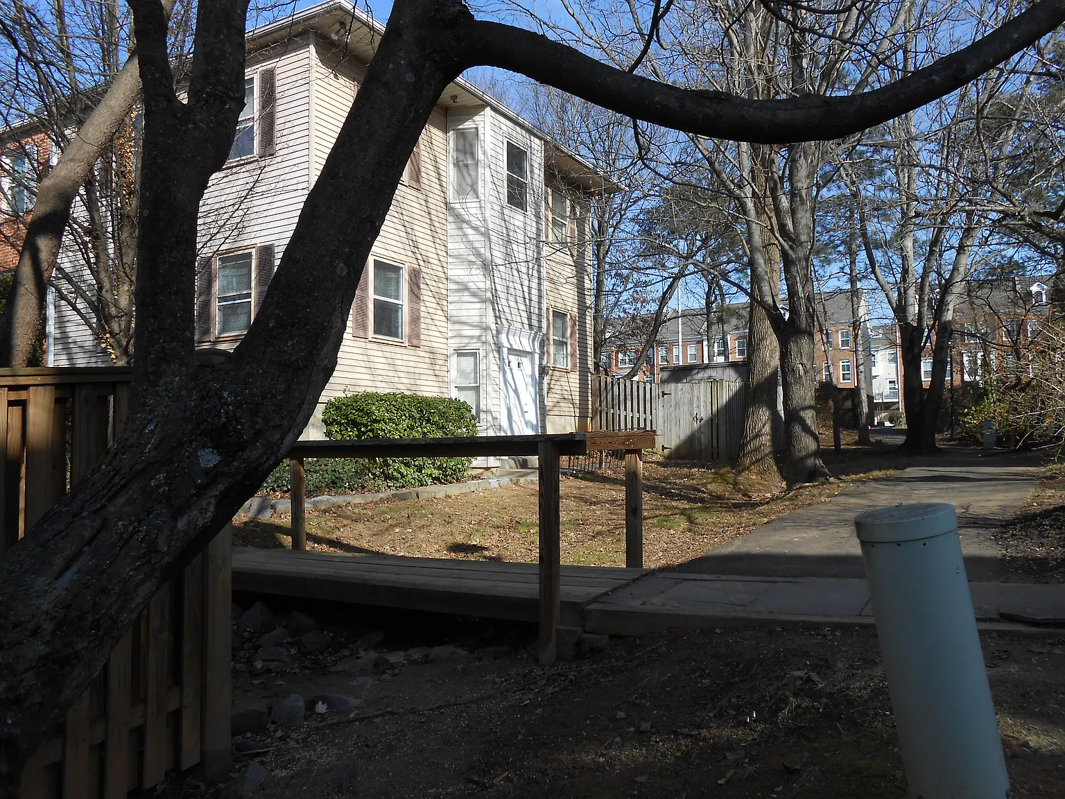 4 bed, 1980 sqft, $995 — Photo 1