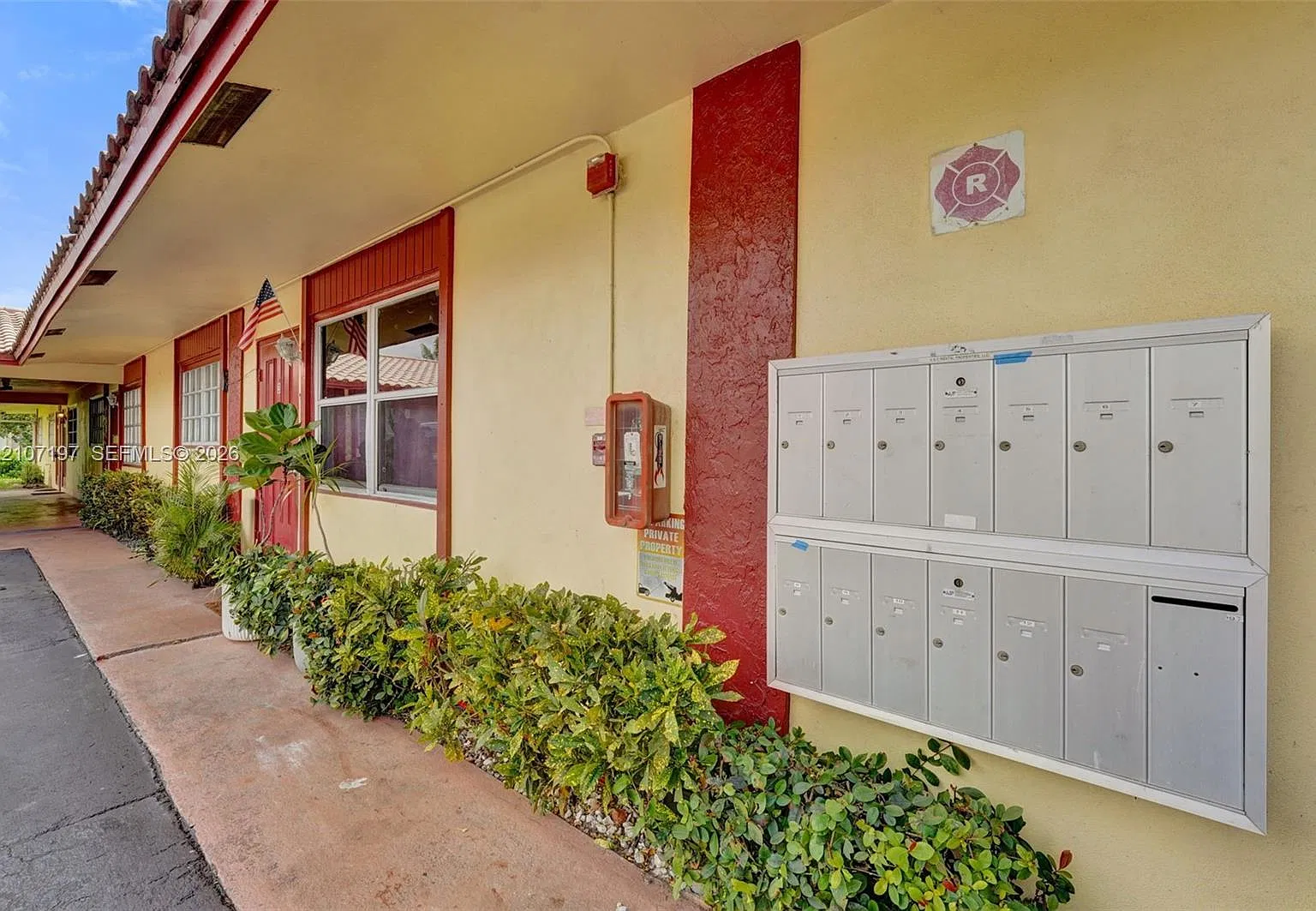 Coral Springs Lakes — Photo 1