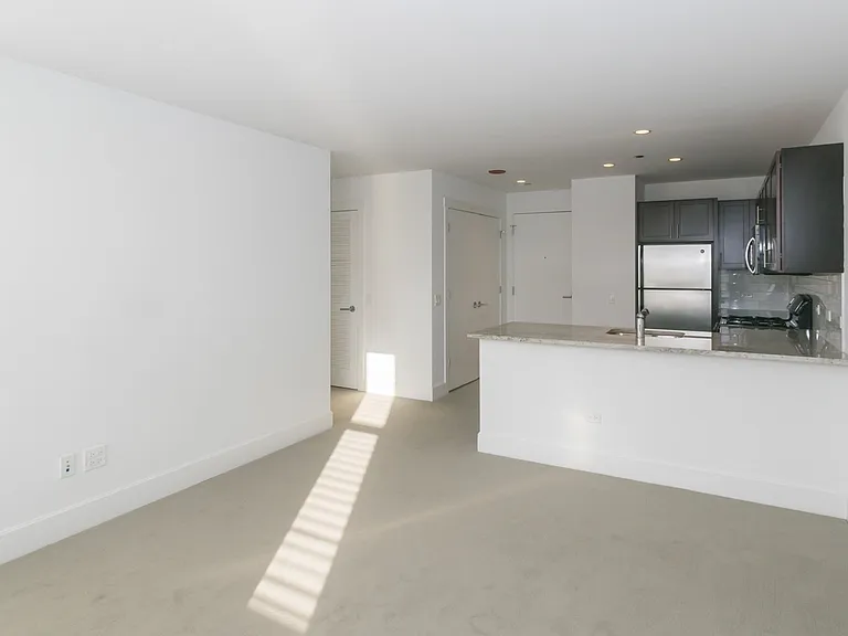 Shoreland — Photo 111