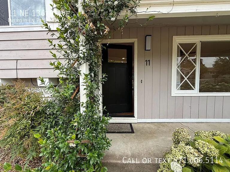 11 NE 136th Ave — Photo 2