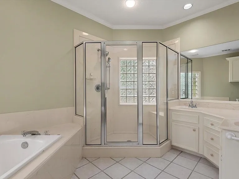 14151 Buckingham Ln — Photo 21