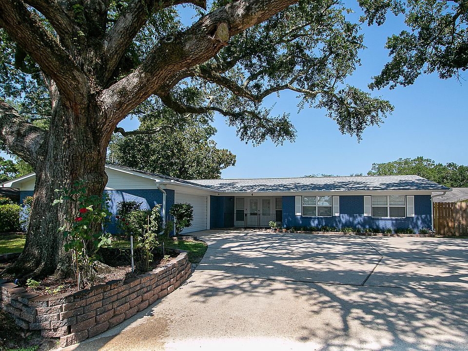 1st image of 6 Villa Cove Dr