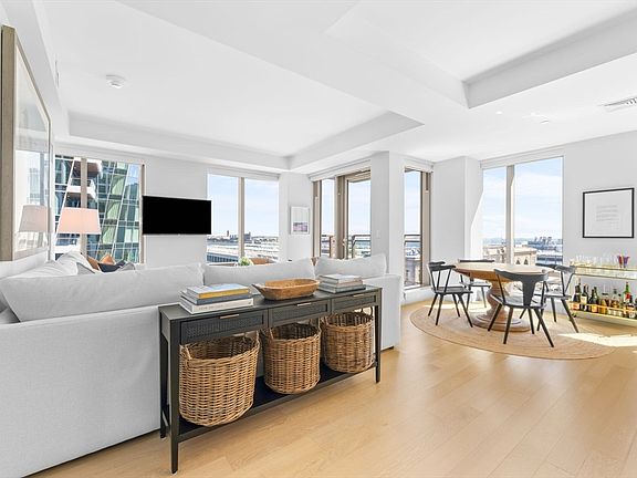 3rd image of 133 Seaport Blvd #1022