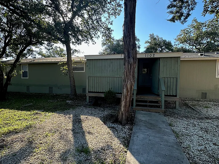 1102 Bluebonnet Dr — Photo 21
