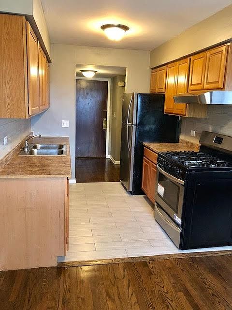 1st image of 609 Oakton St APT 3B
