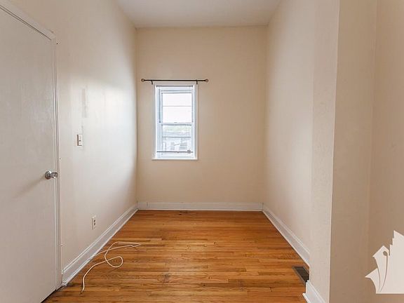 4th image of 1511 W Barry Ave #2A