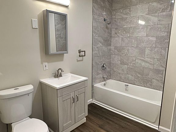 309 Tompkins Bathroom