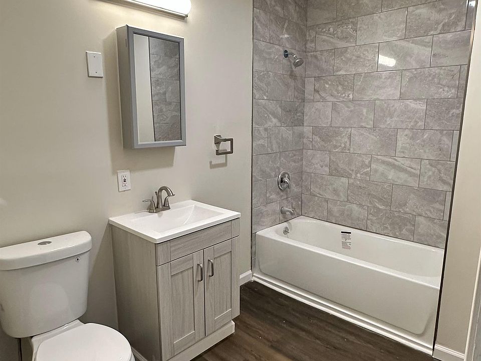 309 Tompkins Bathroom