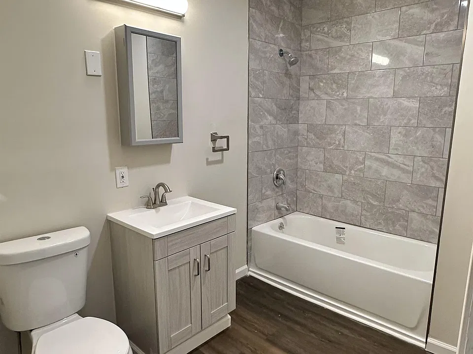 309 Tompkins Bathroom