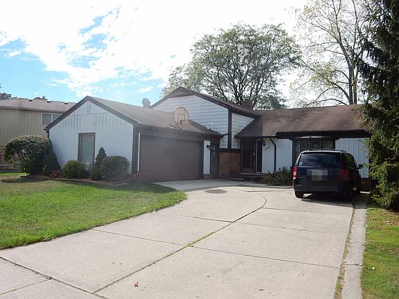 3rd image of 42088 Hartford Dr