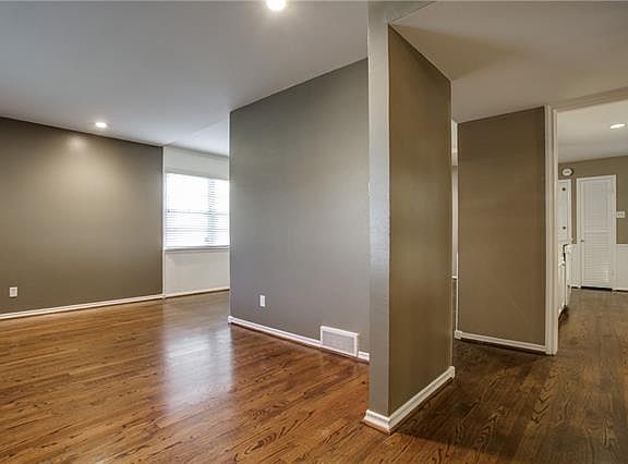 5th image of 1008 Glen Cove Dr